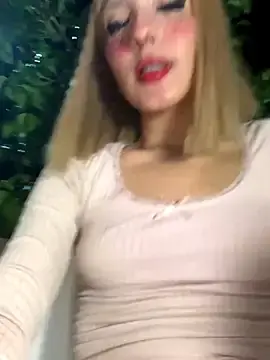 Stripchat Free Porn Cam of SweetBunnyGF