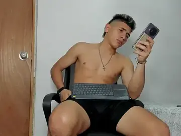 Stripchat Live Sex of andrew_rose_