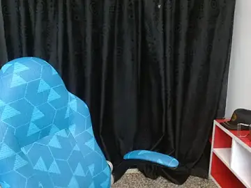 Stripchat Live Sex Cam of Derek_Storm_