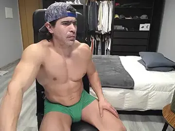 latinoo23bom from stripchat