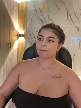 Stripchat Adult Webcams of Kariina__69