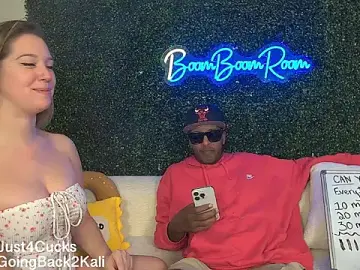 Stripchat Sex Cam of boomboomr00m