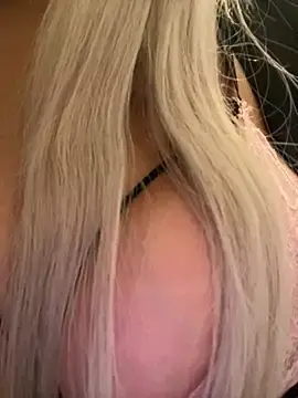 Bustyblondebabe32 from stripchat