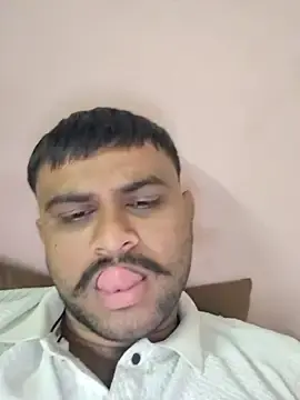 Stripchat Live Sex Cam of Frvgggghh