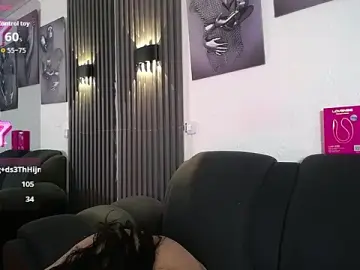 Stripchat Sex Cam of Mia_garcia28