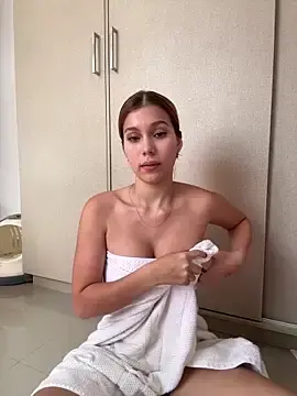 Stripchat Live Sex Cam of Nikii__