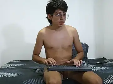 Stripchat Adult Webcam of Andrew_sexy01