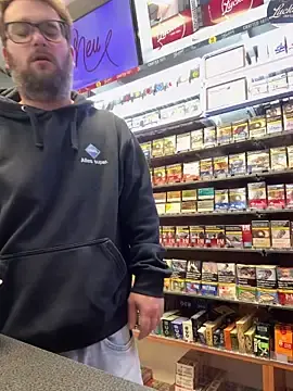 Stripchat Sex Cam of Dominic2295