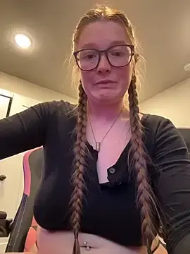 Stripchat Adult Webcam of PussiesnCream_