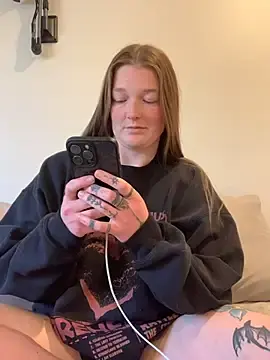 Stripchat Free Live Porn of PussiesnCream_