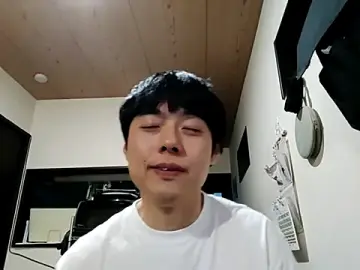 Stripchat Live Sex Cam of whitebriefboy