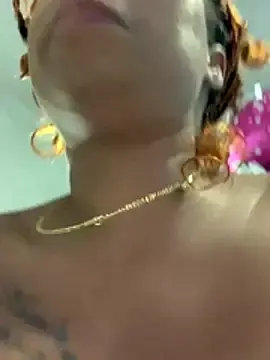 CurvyDesire1 from stripchat