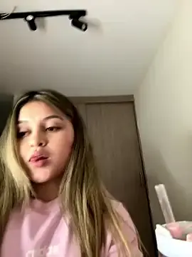 Stripchat Nude Webcam of lunablossom_