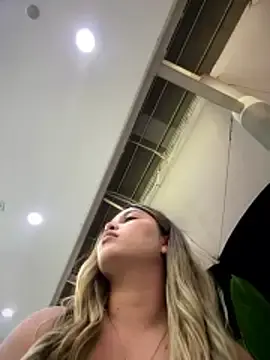 Stripchat Best live sex cam show of lunablossom_