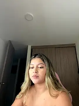 Stripchat Adult Webcams of lunablossom_