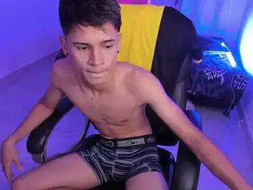 Stripchat Watch Live Sex Cams of Aron_Boyy