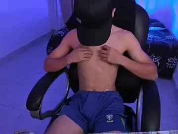 Stripchat Free Live Porn of Aron_Boyy