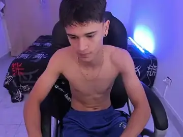 Stripchat Sex Cam of Aron_Boyy