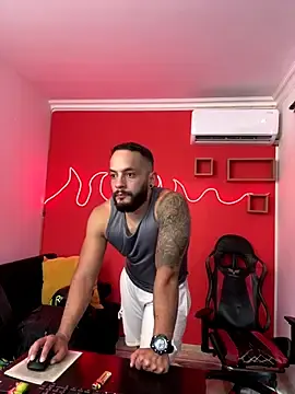 Stripchat Live Sex Cam of Mike_savage3