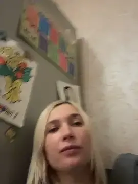 Stripchat Sex Cam of KisJeni