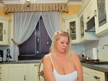 Stripchat Nude Webcam of TUNDEROSE1