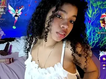 Stripchat Sex Cam of lucie_petite