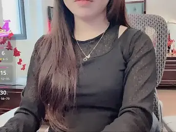 Stripchat Live Sex Cam of Caryln-Bun