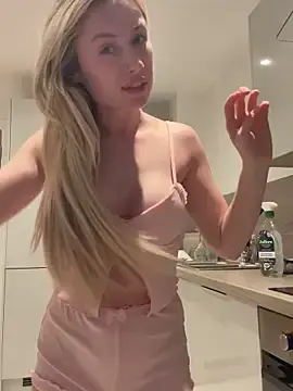 Stripchat Free Porn Cam of SexySaraxxoo