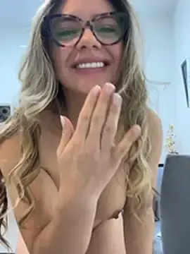 Stripchat Adult Webcams of alicee16