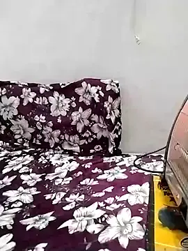 Cute-Naavya from stripchat