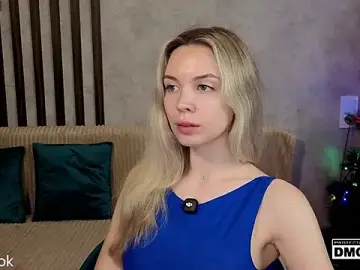 Stripchat Free Porn Cam of Holl1Would