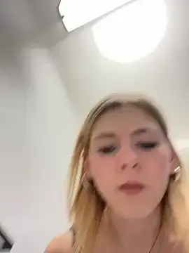 Milly-Kiss from stripchat