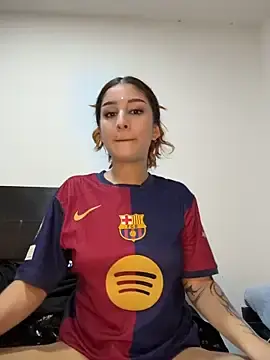 Stripchat Sex Cam of Mon_Cherry