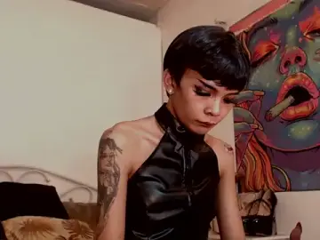 Stripchat Free Porn Cam of TsLauraLove