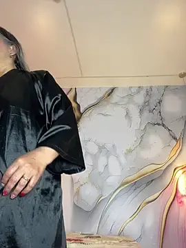 Lucy_Milf_474 from stripchat