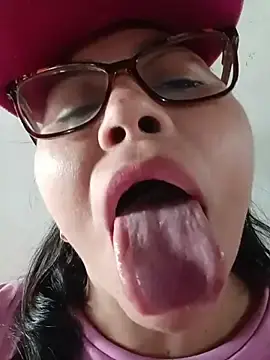 Stripchat Free Porn Cam of Dirty-Momm-Divorced-Hot