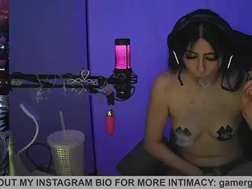 Stripchat Live Sex Cam of Gamergirl-Linela