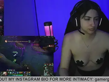 Stripchat Free Porn Cam of Gamergirl-Linela
