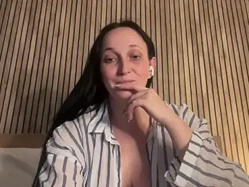 Stripchat Free Porn Cam of MissMidnight