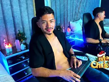 Stripchat Nude Webcam of NicolaiKarav