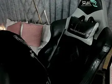 Stripchat Sex Cam of NicolaiKarav