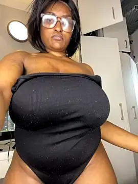 Bustygoddess32 from stripchat