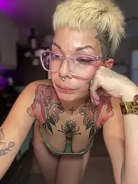 Stripchat Live Sex Cam of Eva_Monroe-