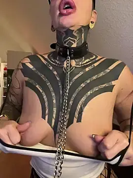 Stripchat Live Sex Cam of KathaleaNoir