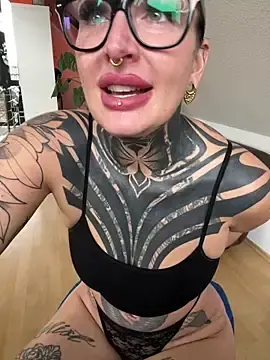 Stripchat Adult Webcam of KathaleaNoir