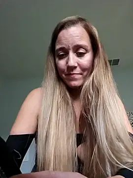 Stripchat Free Porn Cam of Skyellar