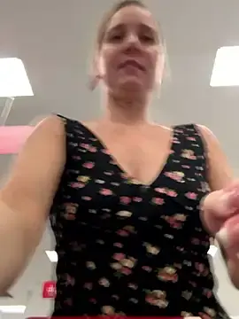 Stripchat Adult Webcams of Skyellar