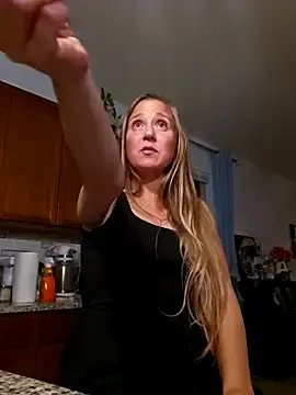 Stripchat Live Sex Cam of Skyellar