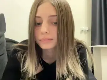 Stripchat Adult Webcam of AidaGloshen