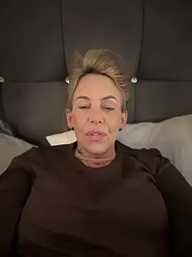 Stripchat Watch Live Sex Cams of blondebitch2